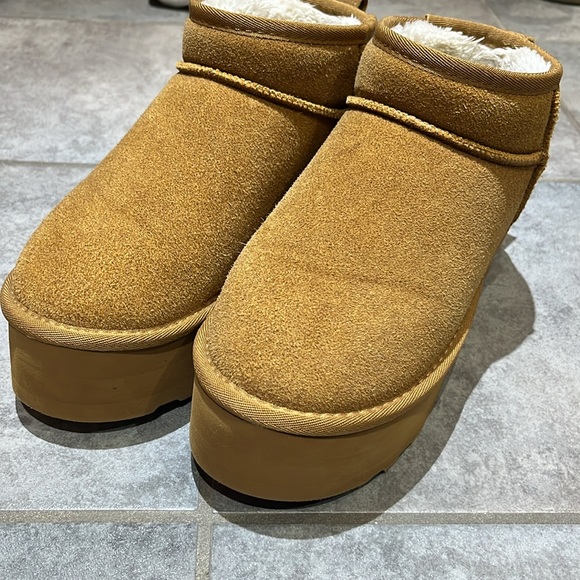 Beige boots - Picture 2 of 2